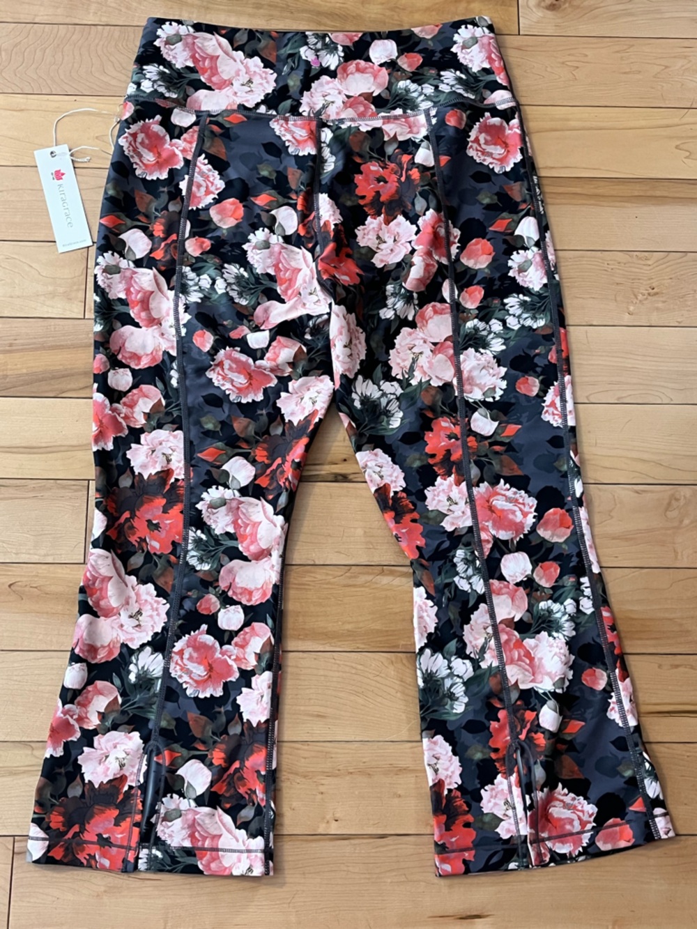 NWT Kiragrace Floral Print Active Leggings Pink & Black cropped size large - Picture 5 of 6